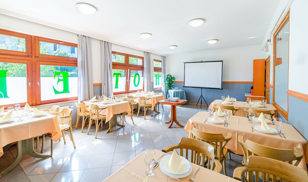 Фото Hotel Szeghalom