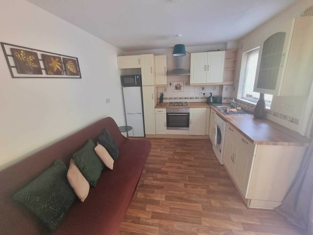 Фото London Home with Beautiful Greenery