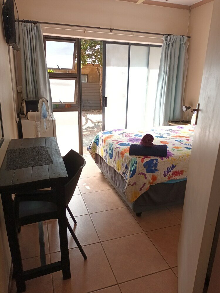 Фото Self Catering Studio Cottage