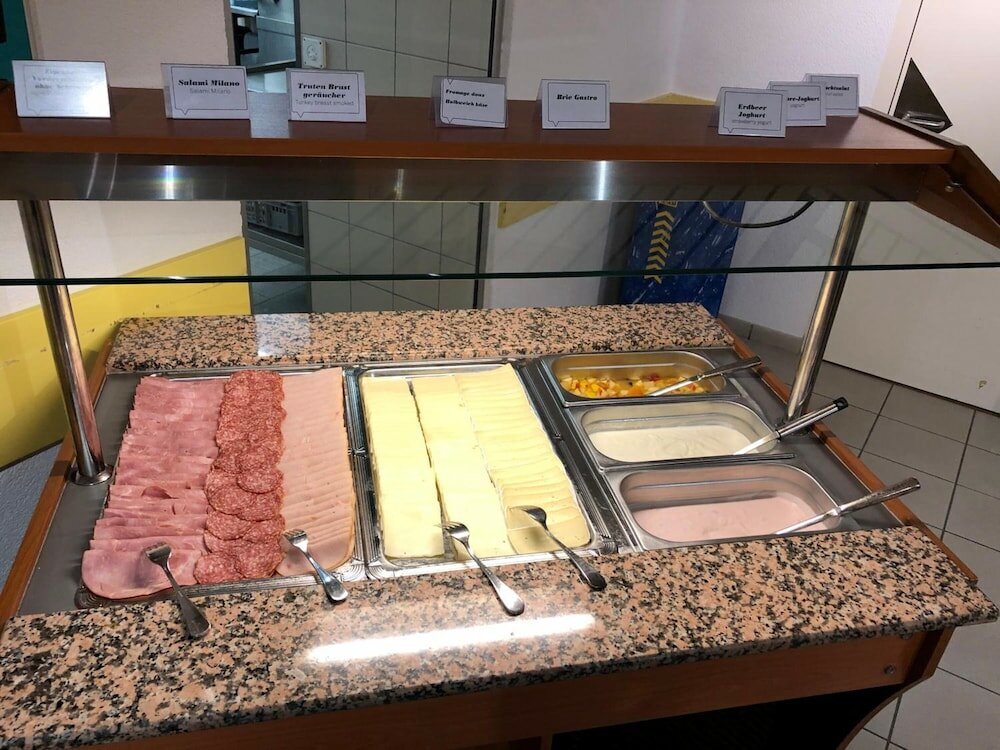 Фото Youth Hostel Montreux