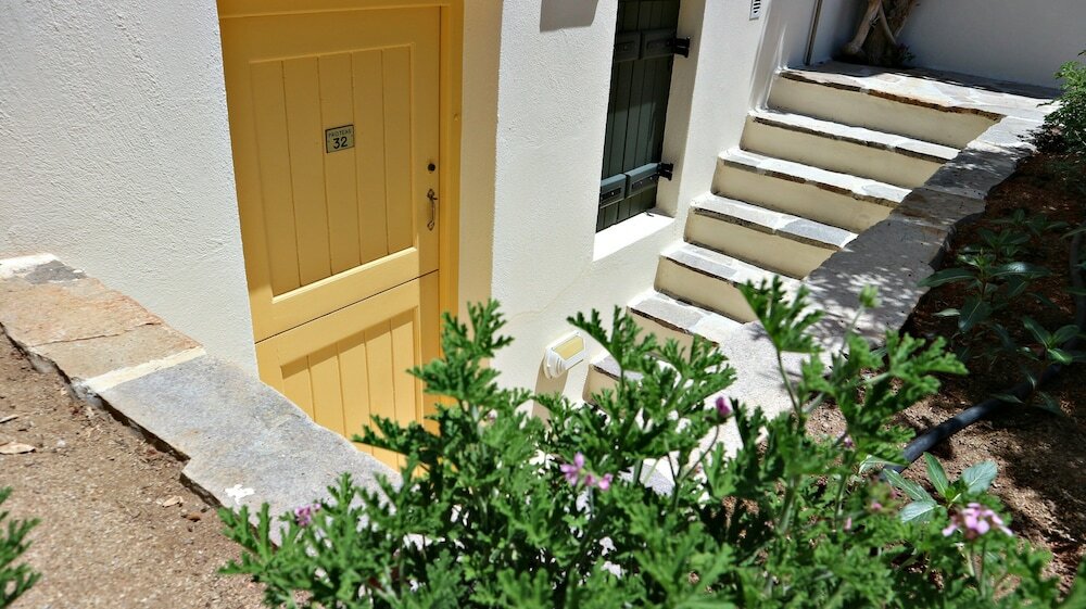 Фото Proteas Hotel & Suites