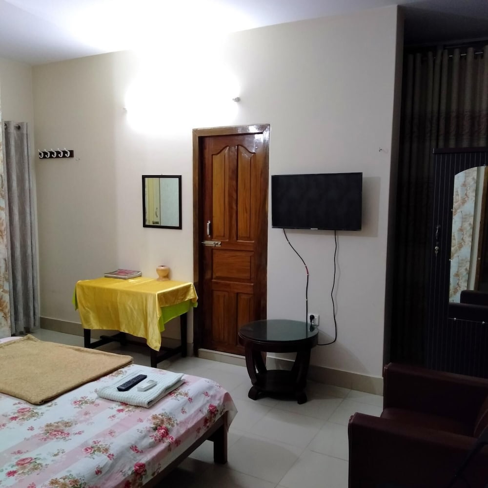 Фото Hotel Charu