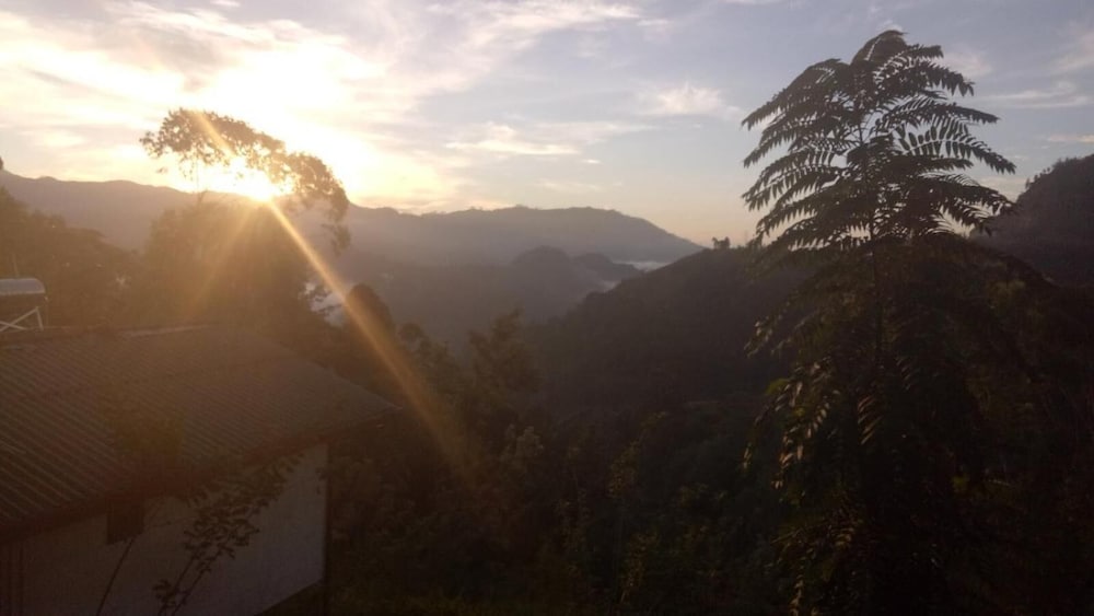 Фото Cloudy Hill Cottage
