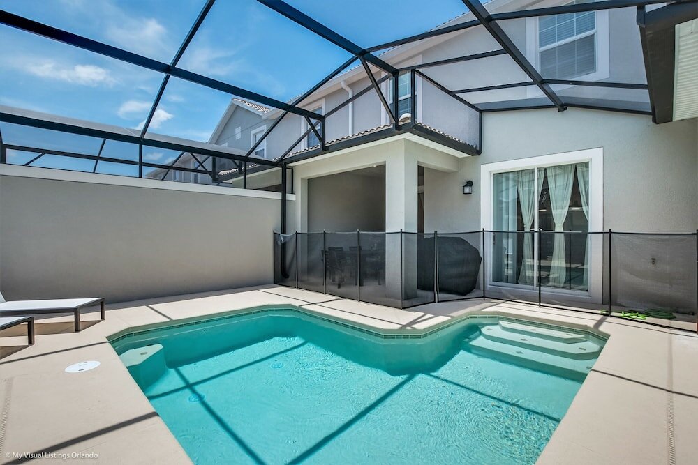 Фото Stylish Home w Private Pool, 10 Min. From Disney!