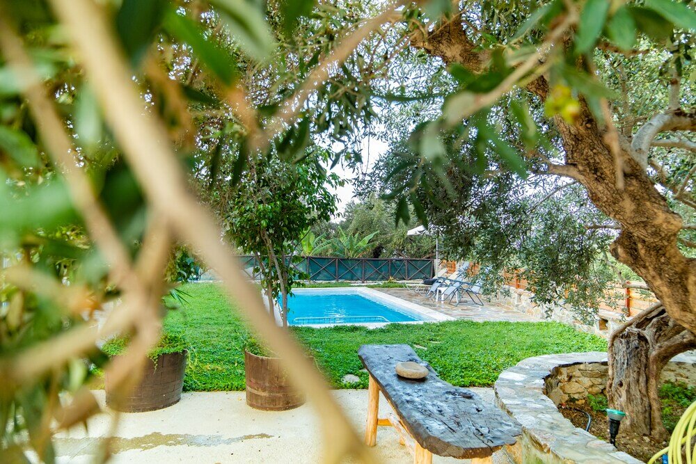 Фото Traditional Villa in Fres