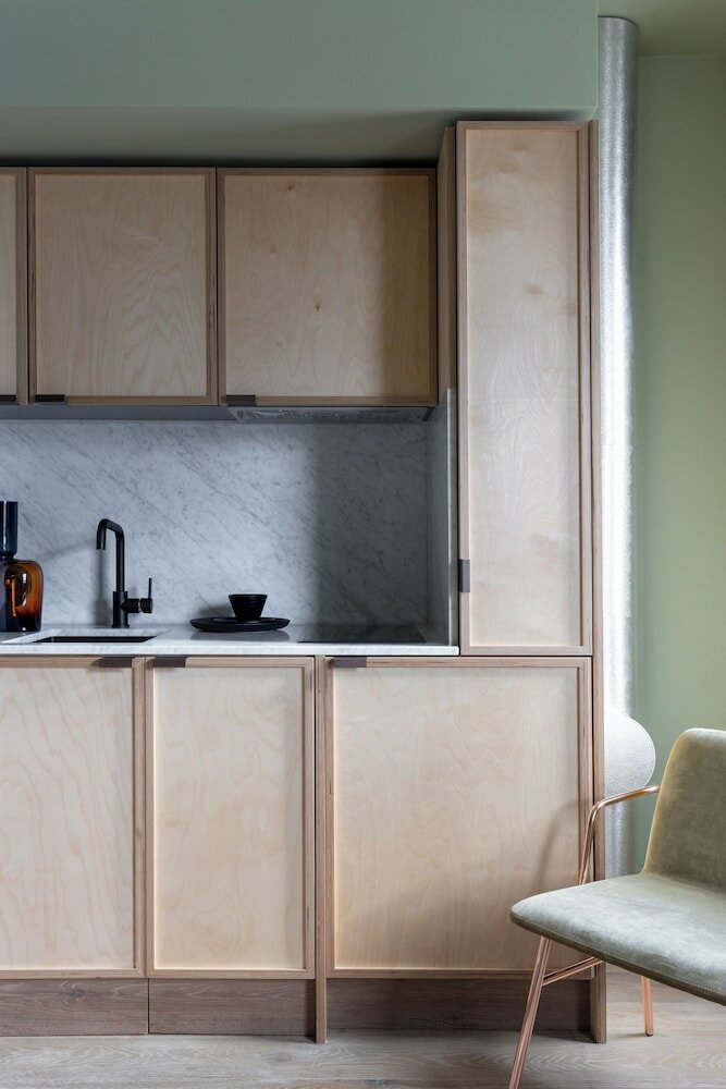 Фото Locke At Broken Wharf