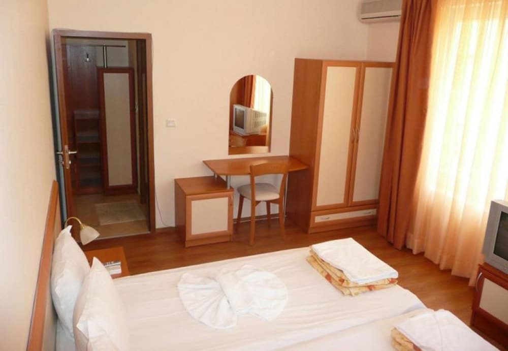 Фото Megas Apartments