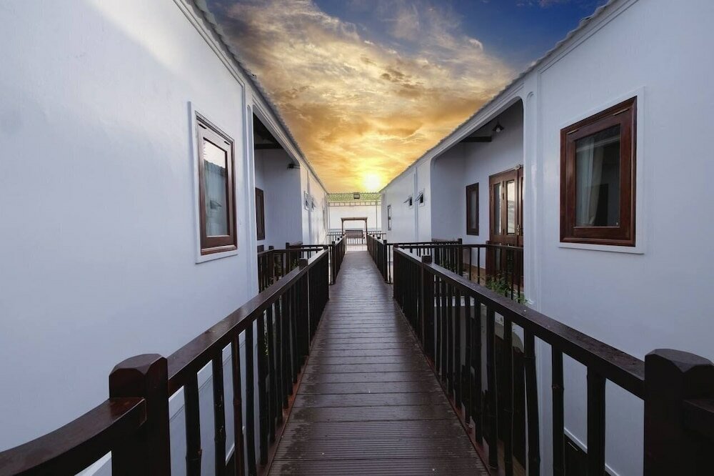 Фото The Poplar Resort