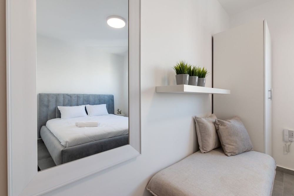 Фото Luxury Apt 3 Br New Tower Parking