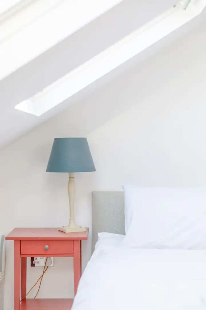 Фото Charming 4bd House With Private Garden - Tooting