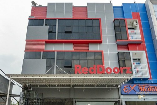 Гостиница RedDoorz Plus near Millenium Ict Centre Medan 2 в Провинции Северная Суматра