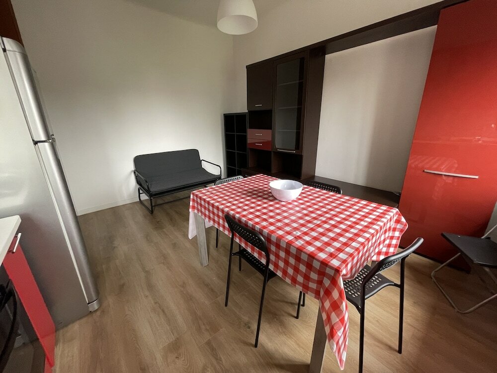 Фото Impeccable 2-bed House in Milano up to 4 People