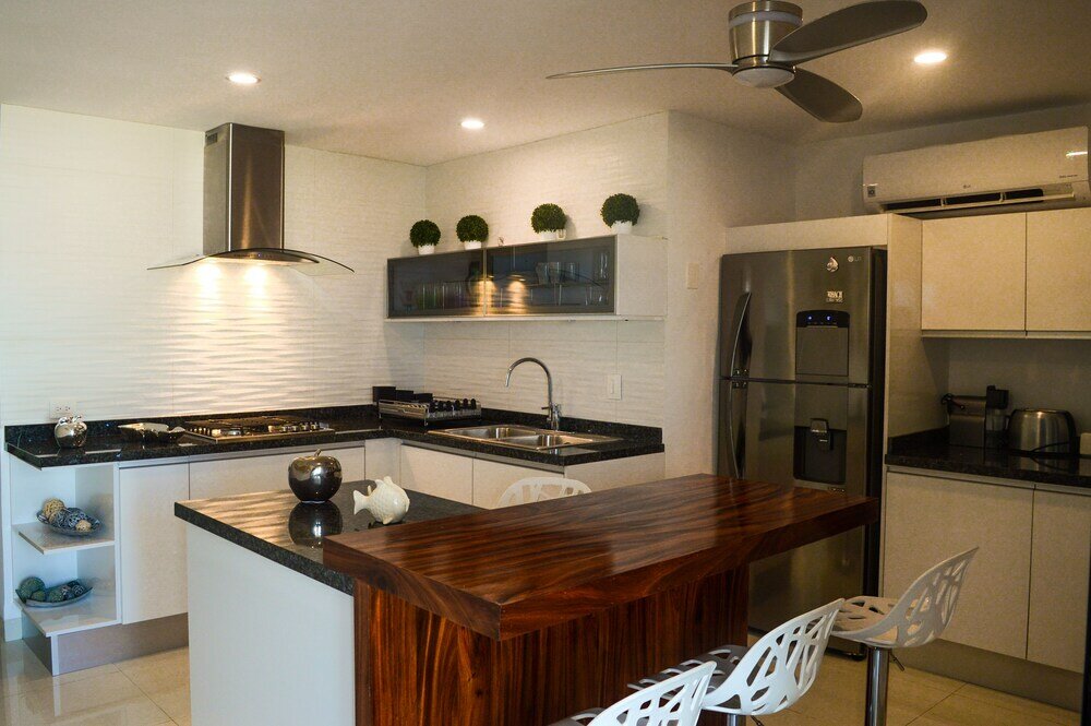 Фото Beachfront Penthouses at Brisas by The Spot