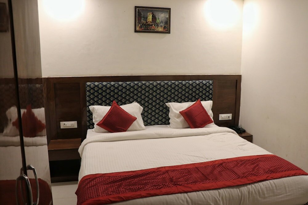 Фото Hotel Emblem Suites