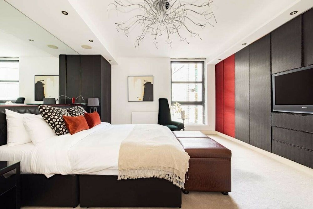 Фото The River Thames View - Stunning 2bdr Flat With Study Room + Balcony