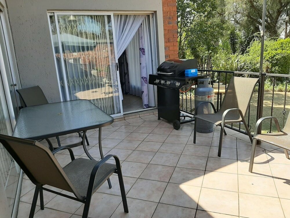 Фото The Lakehouse Guest House