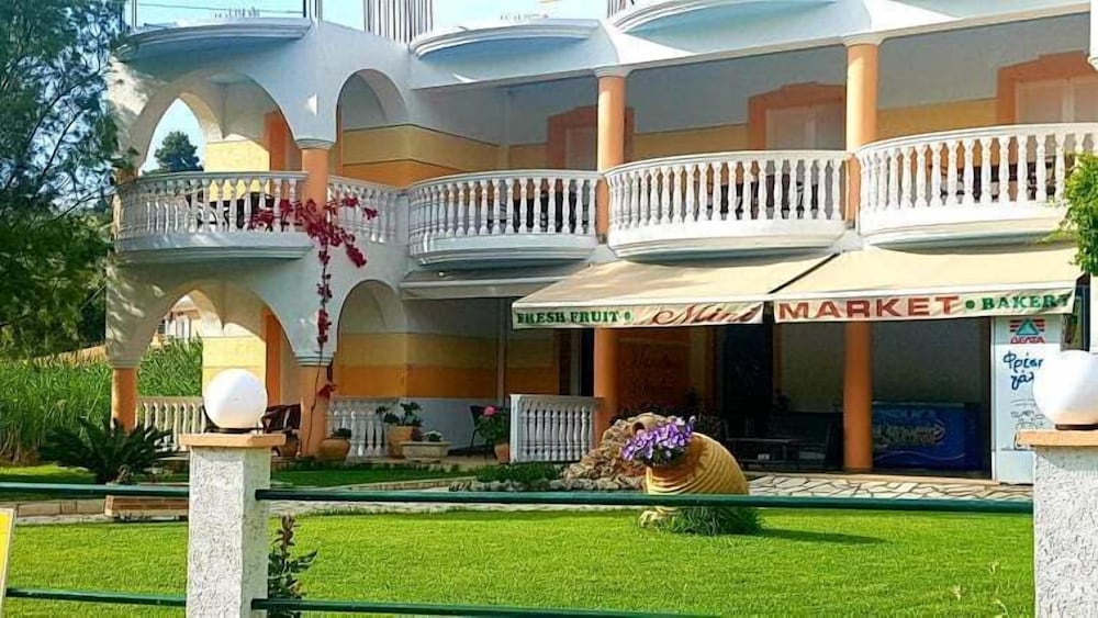 Фото отеля 1