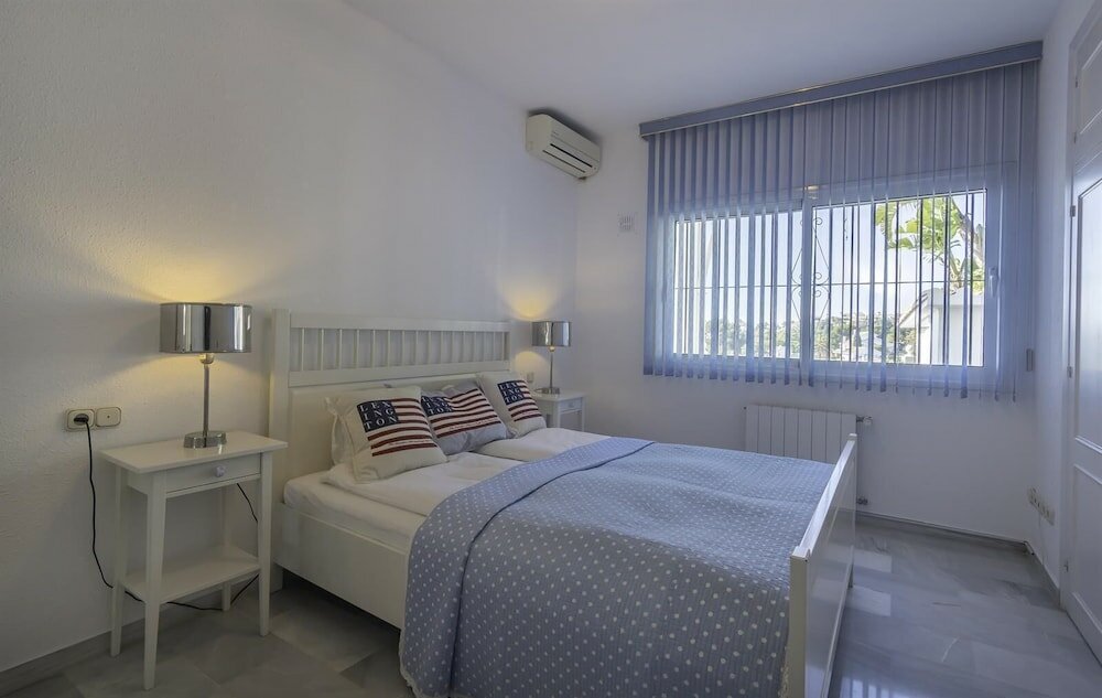 Фото Spacious Villa With Impressive Views