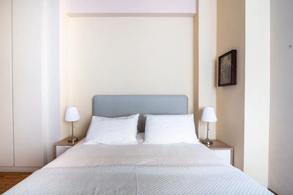 Фото Neoclassical Athenian 2-bed Apt Balcony