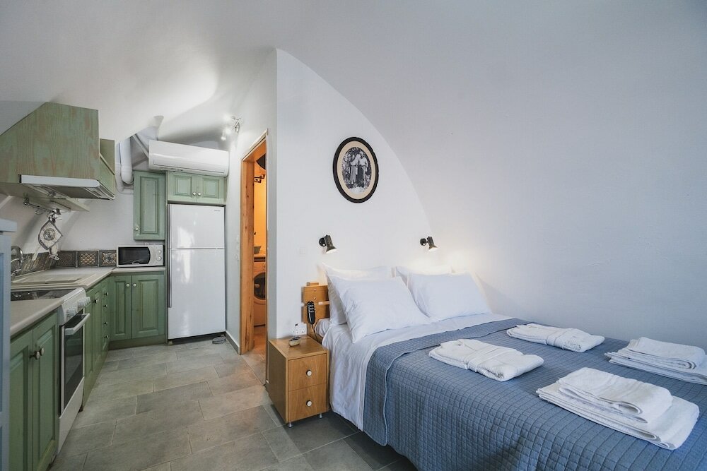 Фото Karavos View - A Unique Artists' Hideaway Paradise