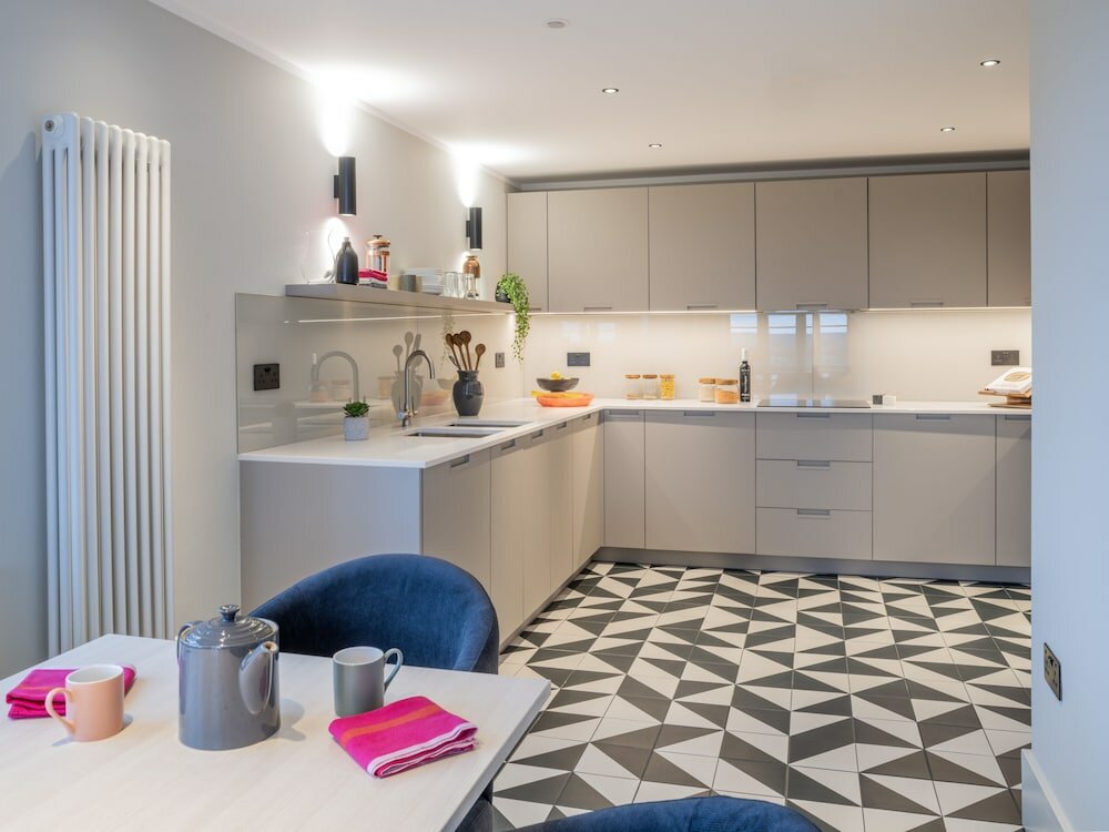 Фото Stylish Studios Southfields Station