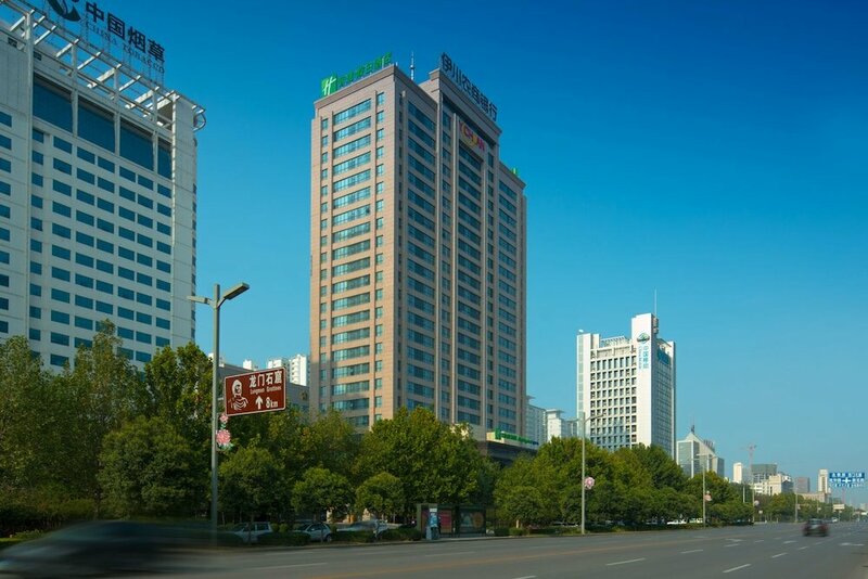 Гостиница Holiday Inn Express Luoyang City Center