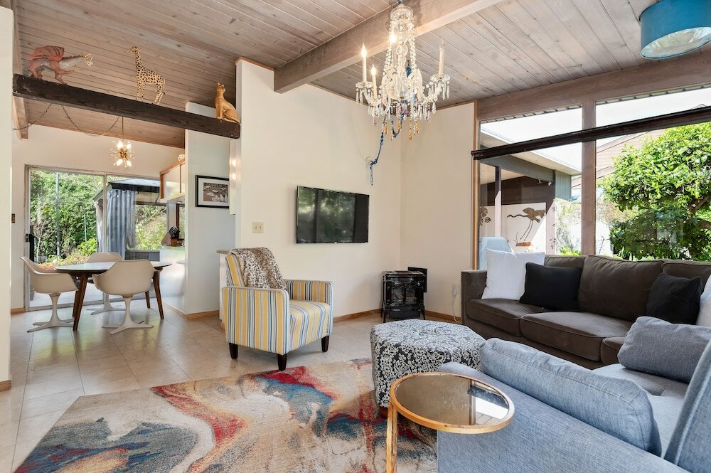 Фото Padaro Midcentury Beach & Garden