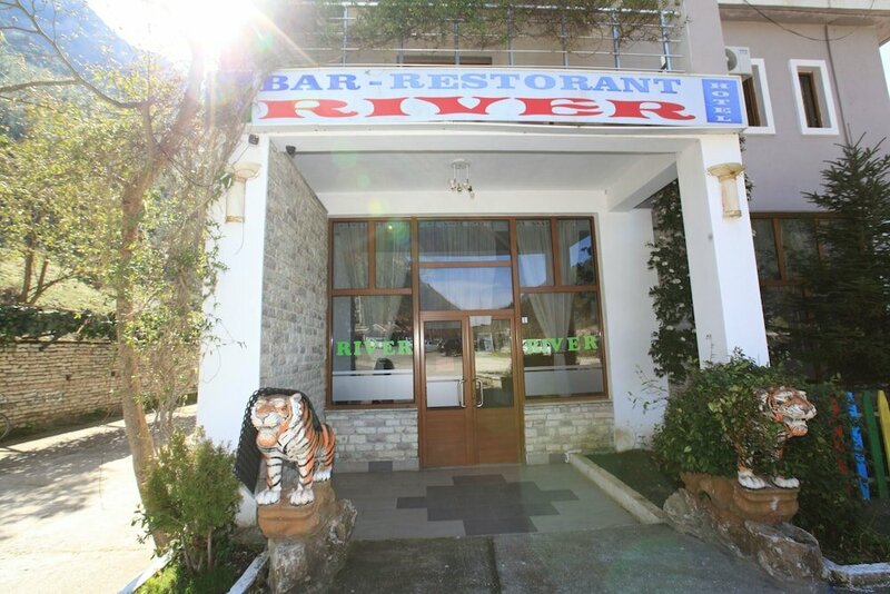 Гостиница The River Hotel