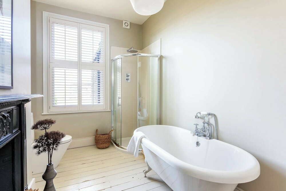 Фото Tooting's Charming Victorian Garden Hideaway