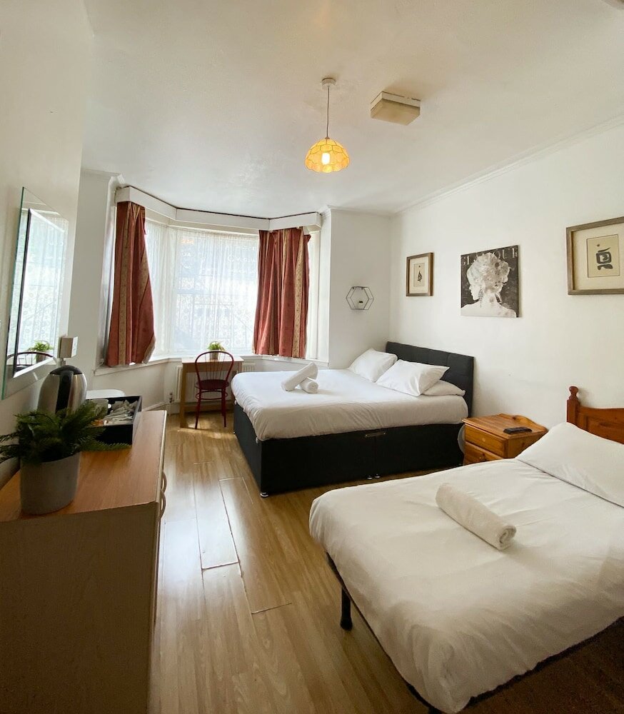 Фото отеля 2