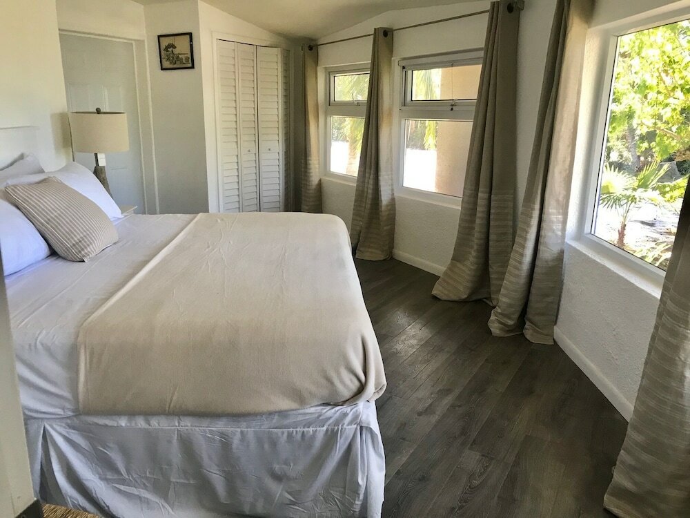 Фото Отель The Sunset Cove And Rainbow Room