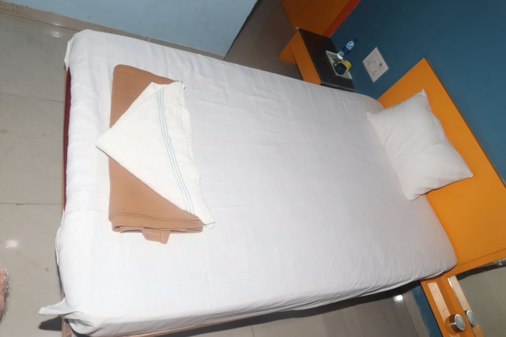 Фото IROOMZ Hotel Shree Krishna Palace