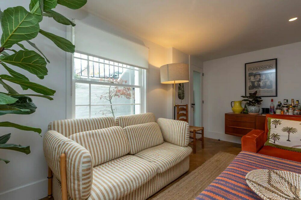 Фото Beautiful 2 Bedroom Townhouse With Garden in Kentish Town