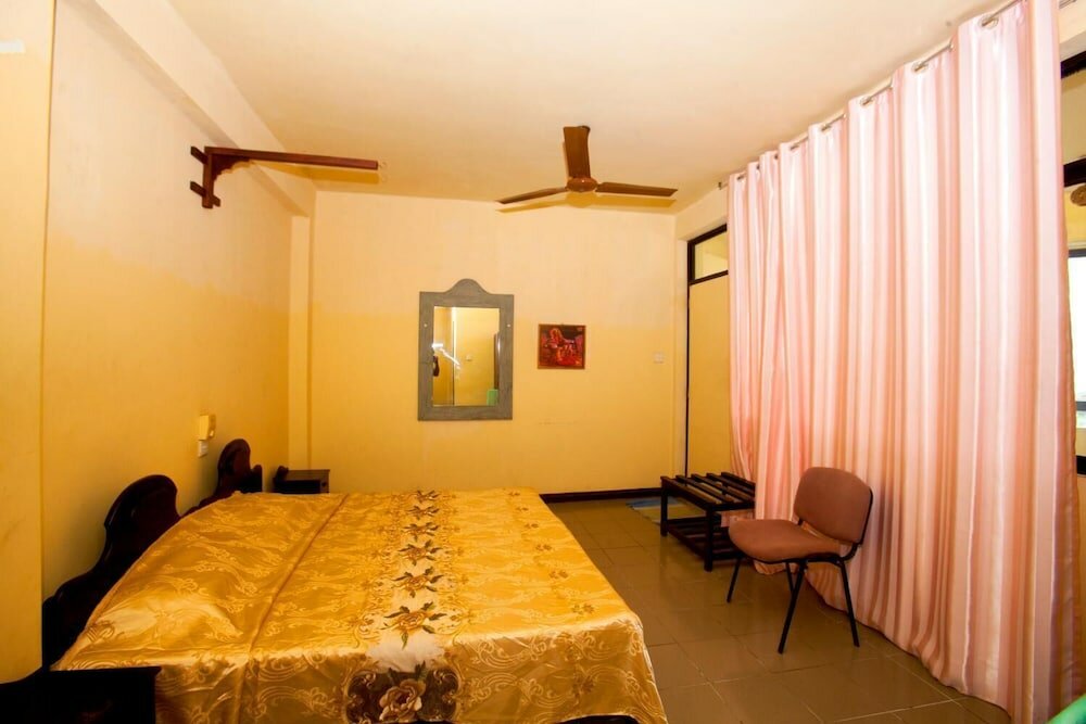 Фото Sana's Beach Guesthouse and Restaurant