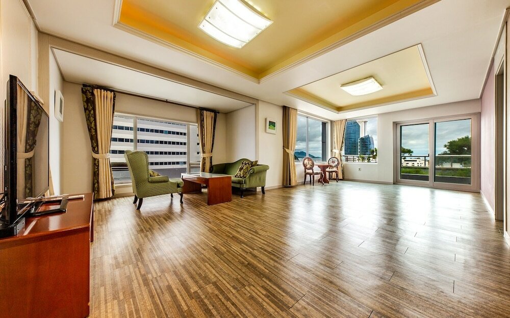 Фото Yeosu Hotel Provence