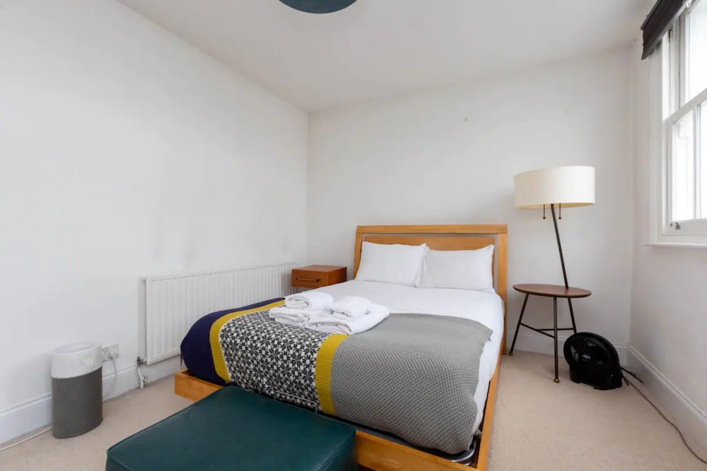 Фото Bright 1 Bedroom Apartment in Hackney Near Colombia Road