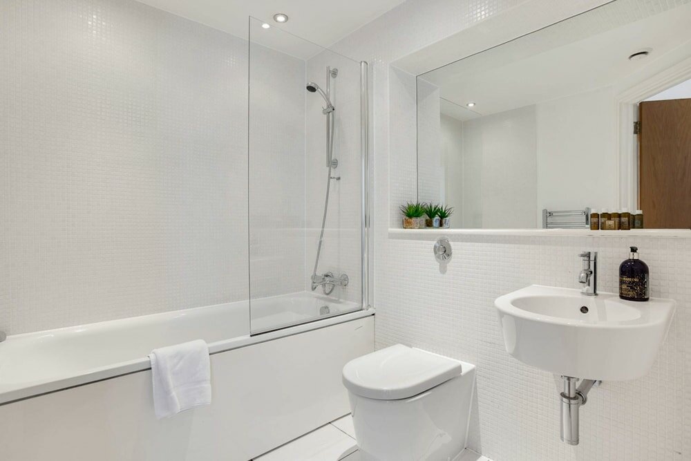 Фото Panoramic London: 3-bed City Oasis