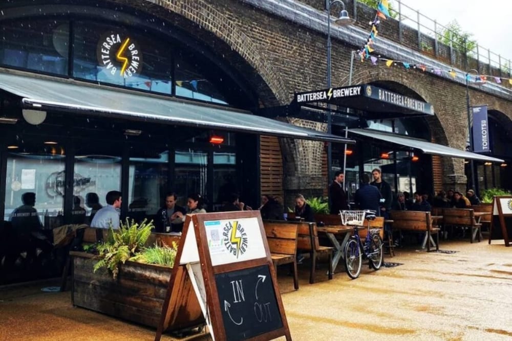 Фото Refurbished St. johns Hill Apartment