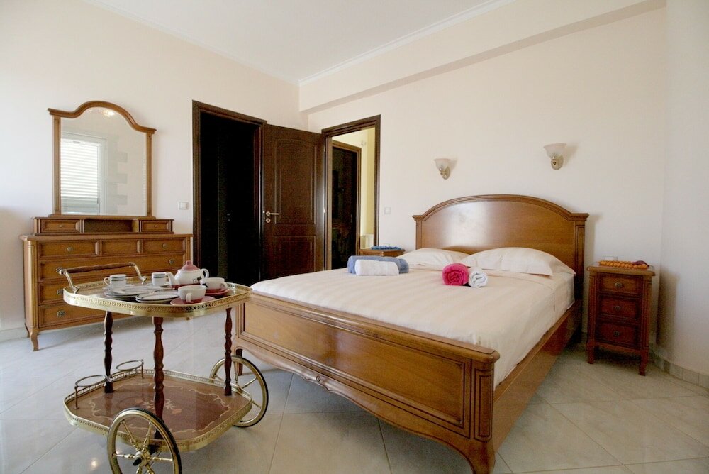 Фото Luxurious Villa Anthi