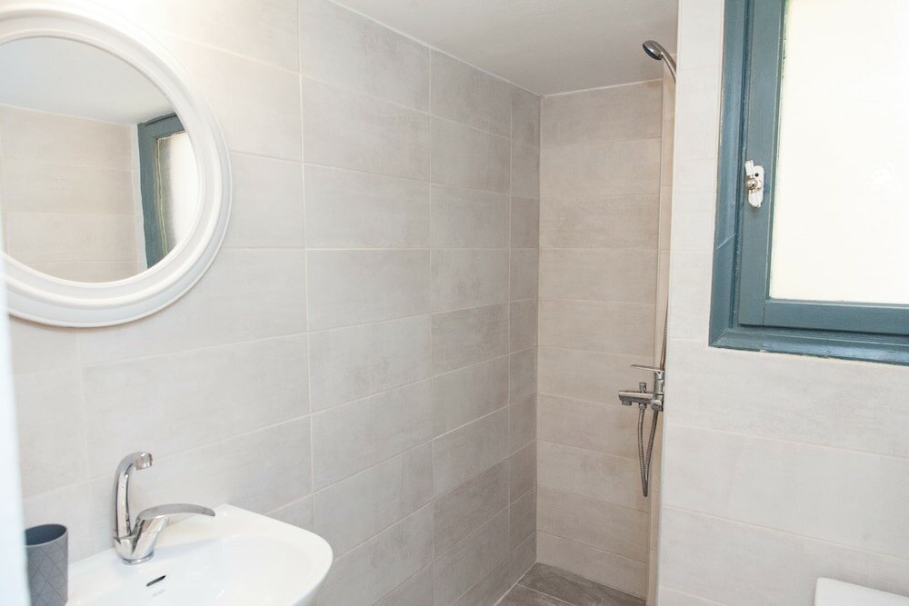 Фото Brand new apt in central Athens