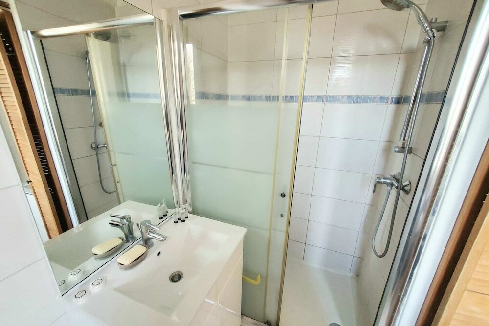 Фото Bright & Cosy One-bed Apartment