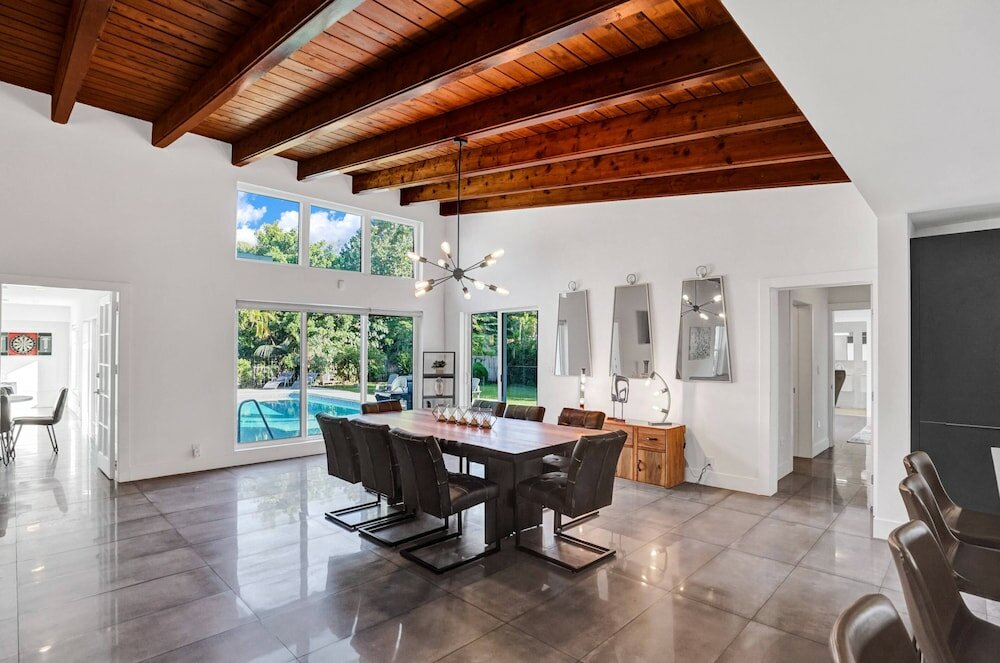 Фото Gorgeous 5br Home with Heated Pool