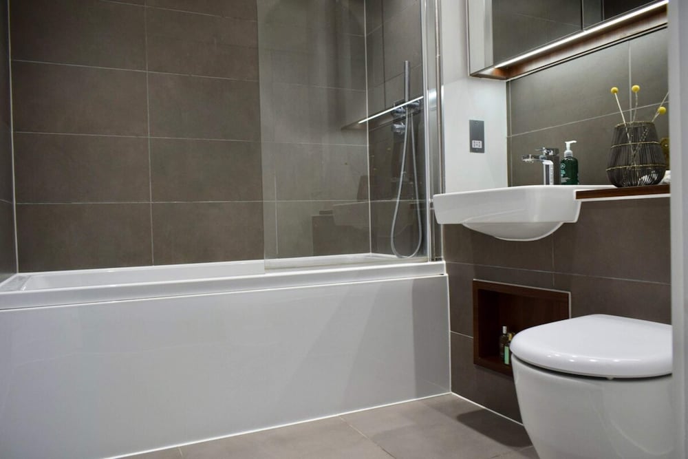 Фото Contemporary 1 Bedroom Flat With Stunning London View