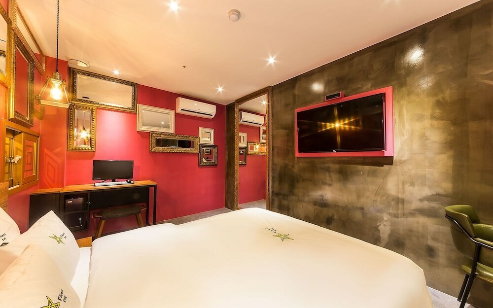 Фото Anyang Beomgye Byeol Hotel