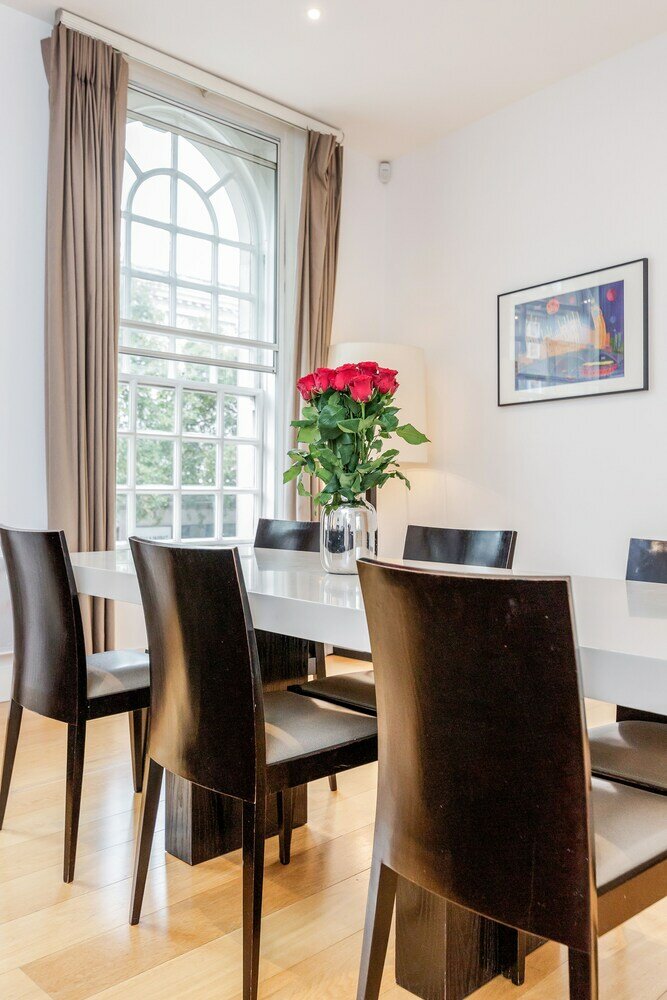 Фото Stylish 3 Bed 3 bath in Kens High St