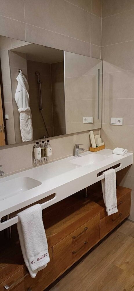 Фото Graffiti Suites El Museo