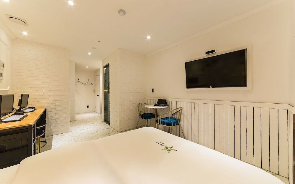 Фото Anyang Beomgye Byeol Hotel