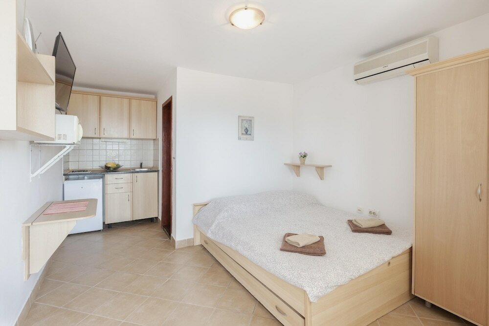 Фото Crystal Sky Apartments