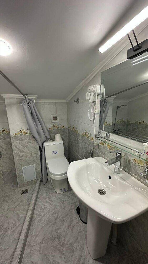 Фото Shahdil Hotel & Restaurant