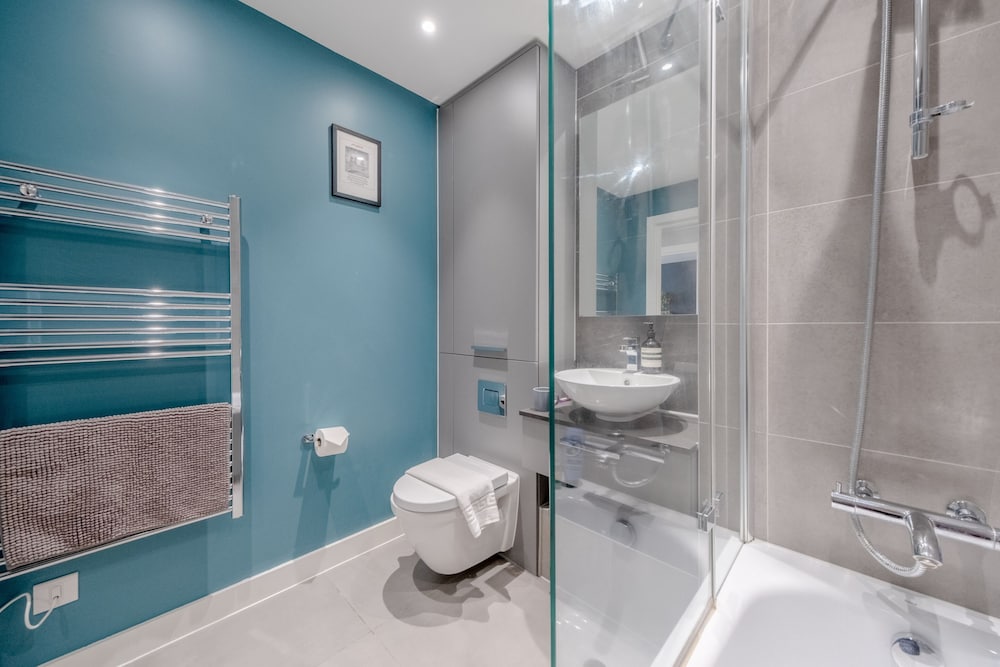 Фото Light & Spacious 1bedroom Flat With Balcony - Mile End